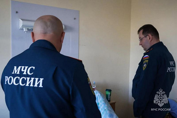 Врачи стабилизировали состояние пожарного, пострадавшего при обрушении стены горящего цеха